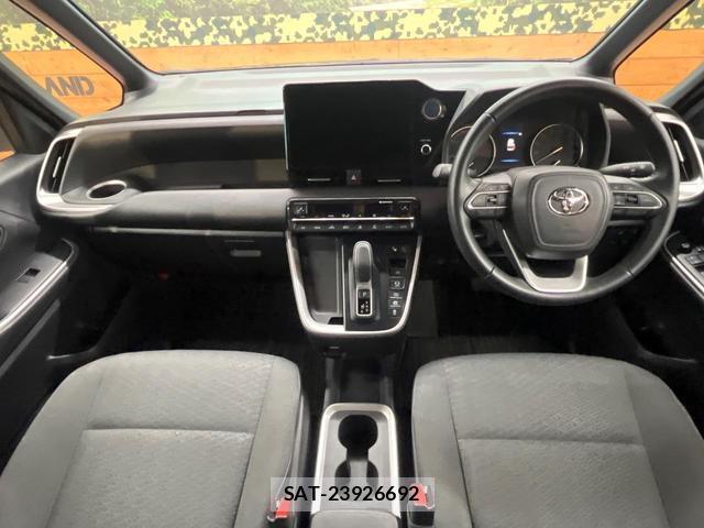 Toyota VOXY 2022-02 8652629-1