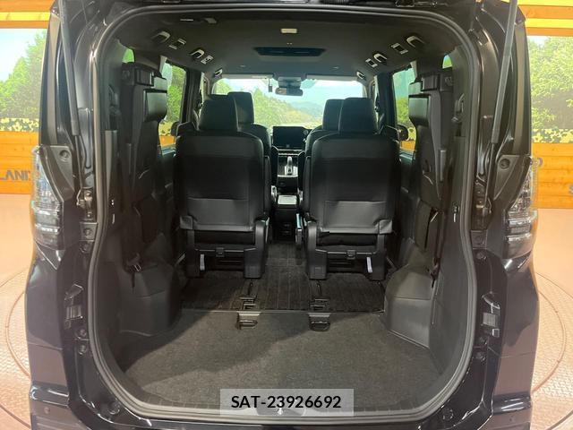 Toyota VOXY 2022-02 8652629-10