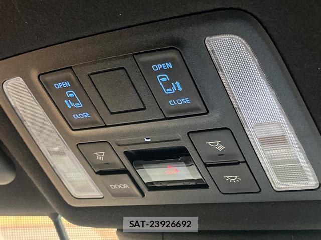 Toyota VOXY 2022-02 8652629-4