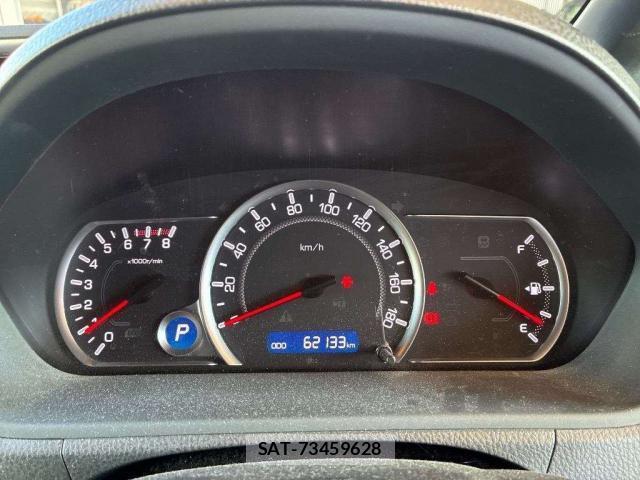 Toyota VOXY 2016-01 8652708-9