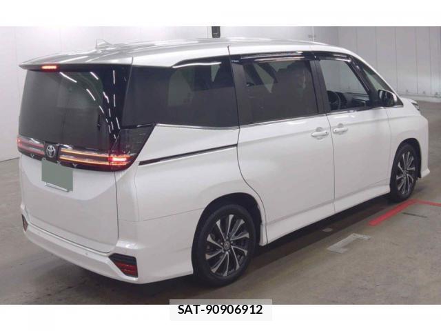 Toyota VOXY 2022-04 8652713-1
