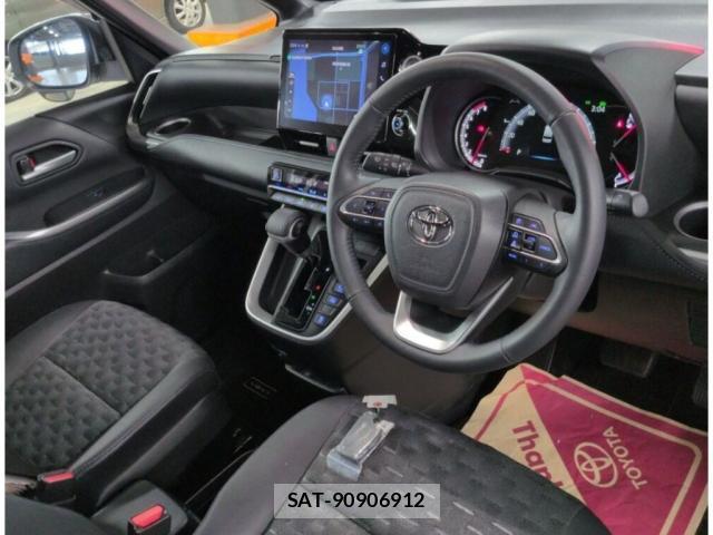Toyota VOXY 2022-04 8652713-3
