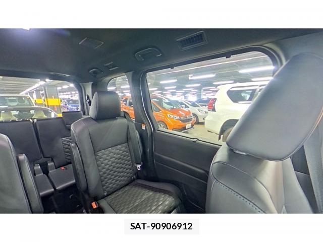 Toyota VOXY 2022-04 8652713-8