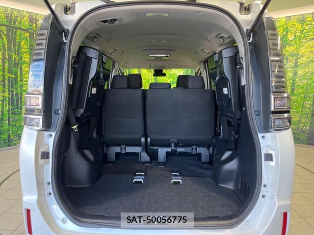 Toyota VOXY 2018-04 8652744-10