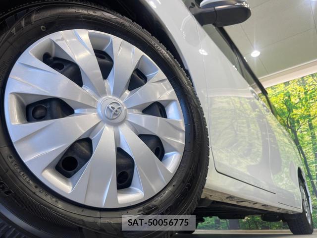 Toyota VOXY 2018-04 8652744-13