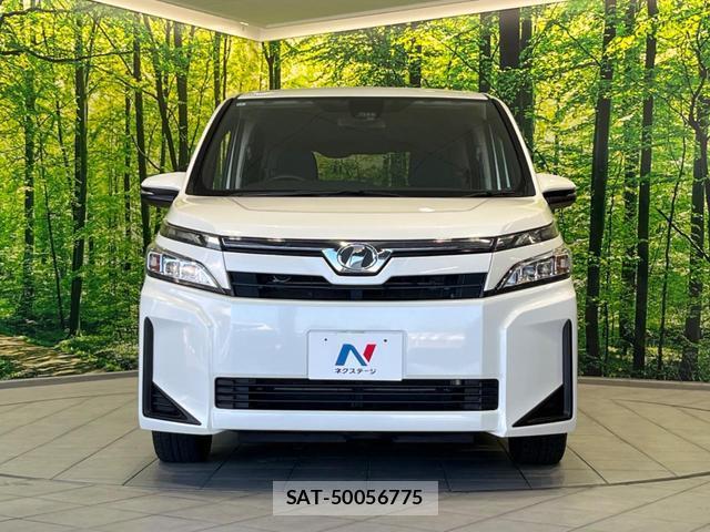 Toyota VOXY 2018-04 8652744-14
