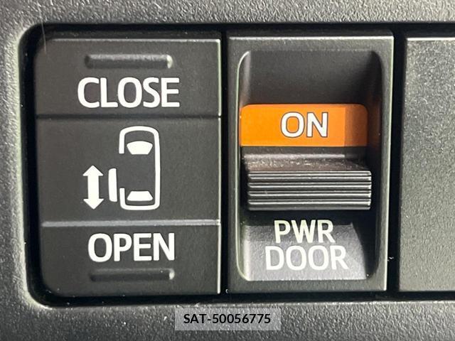 Toyota VOXY 2018-04 8652744-2