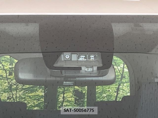 Toyota VOXY 2018-04 8652744-6