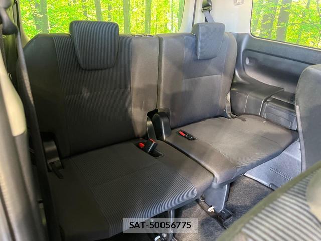 Toyota VOXY 2018-04 8652744-9