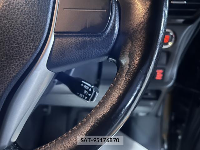 Toyota VOXY 2019-07 8652818-13