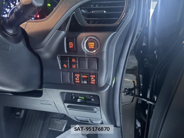 Toyota VOXY 2019-07 8652818-14
