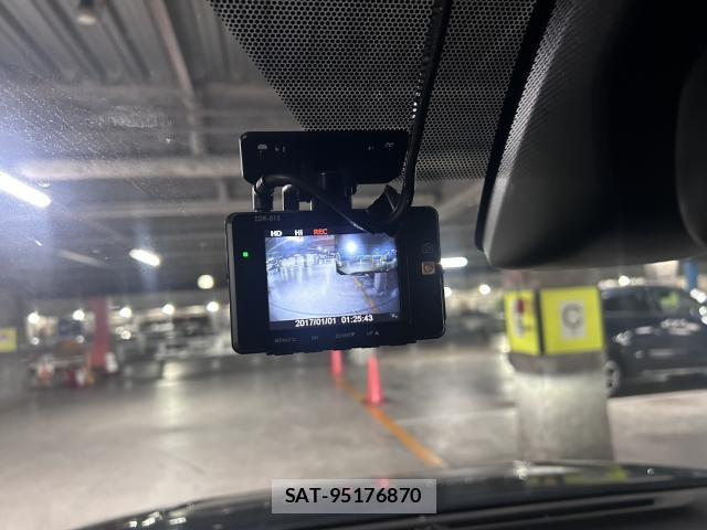 Toyota VOXY 2019-07 8652818-15