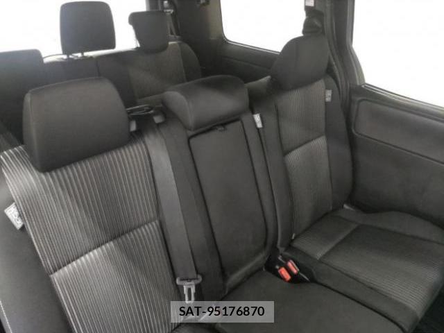 Toyota VOXY 2019-07 8652818-5
