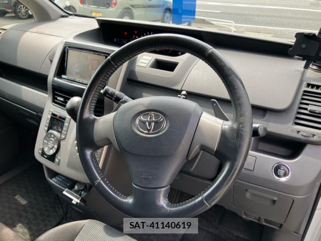 Toyota VOXY 2008-08 8652879-11