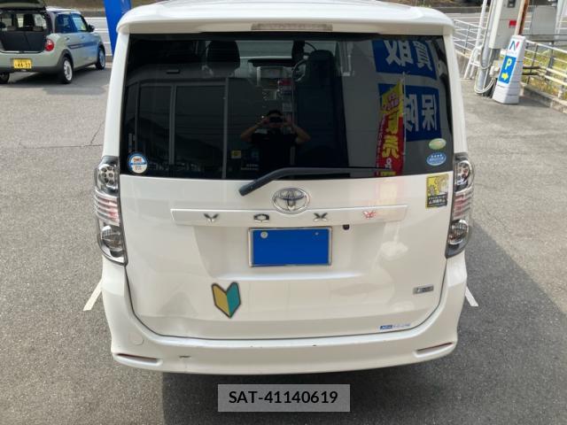 Toyota VOXY 2008-08 8652879-4