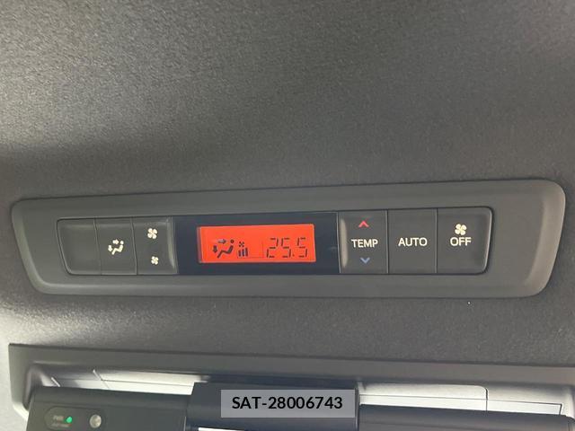 Toyota VOXY 2020-02 8652927-6