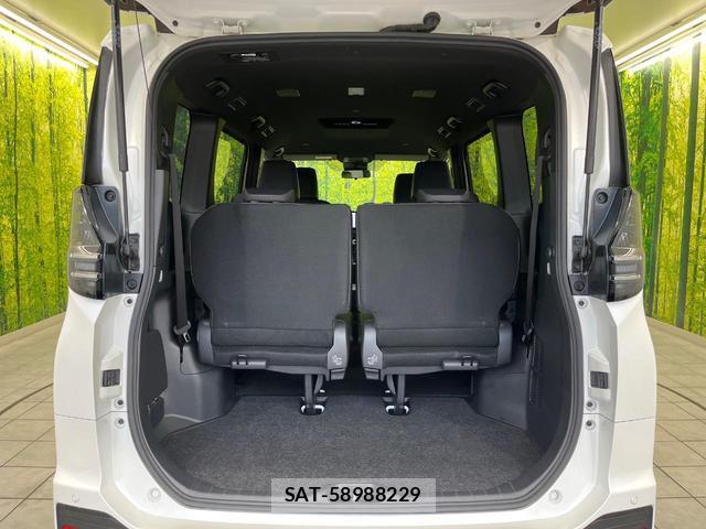 Toyota VOXY 2022-10 8652934-11