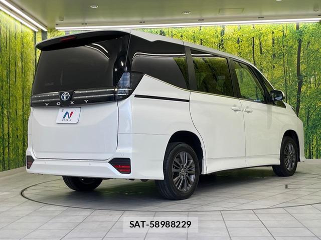 Toyota VOXY 2022-10 8652934-17