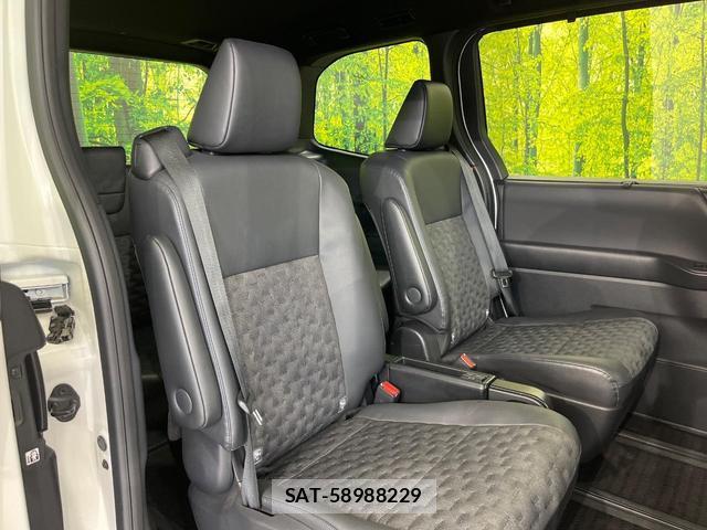 Toyota VOXY 2022-10 8652934-8