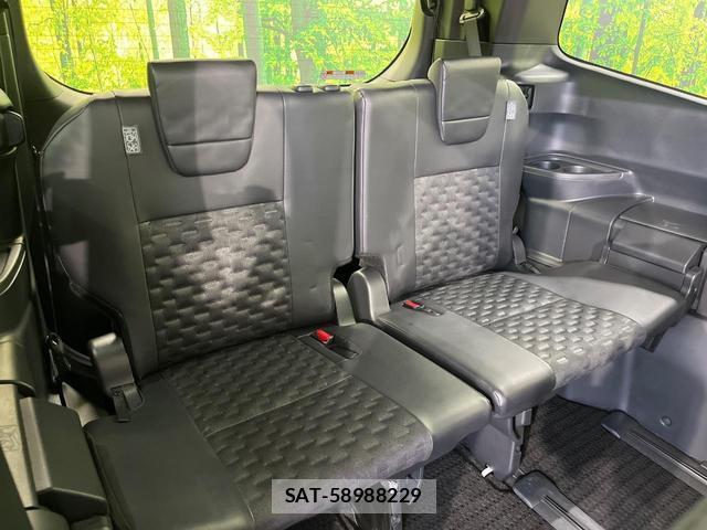 Toyota VOXY 2022-10 8652934-9