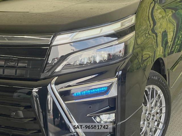 Toyota VOXY 2020-06 8652947-12