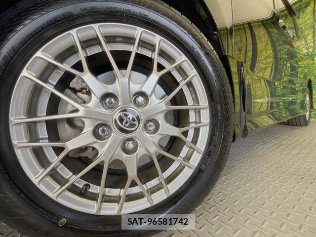 Toyota VOXY 2020-06 8652947-13
