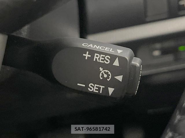Toyota VOXY 2020-06 8652947-6