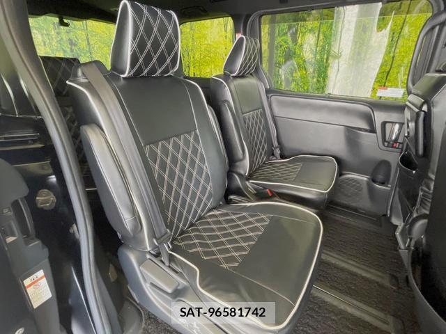 Toyota VOXY 2020-06 8652947-8