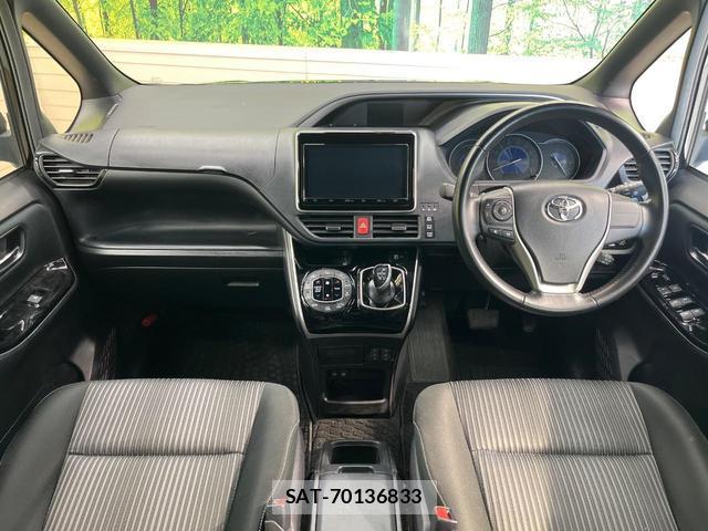 Toyota VOXY 2019-06 8652974-1