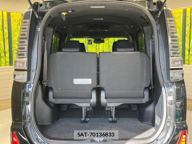 Toyota VOXY 2019-06 8652974-10
