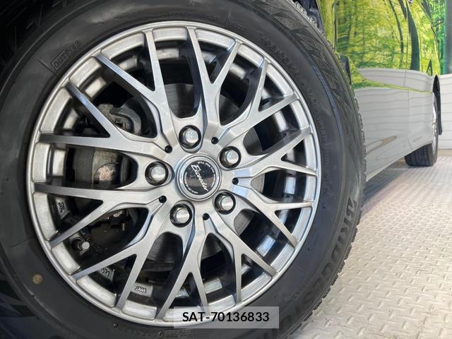 Toyota VOXY 2019-06 8652974-13