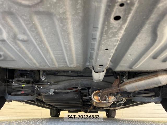 Toyota VOXY 2019-06 8652974-18