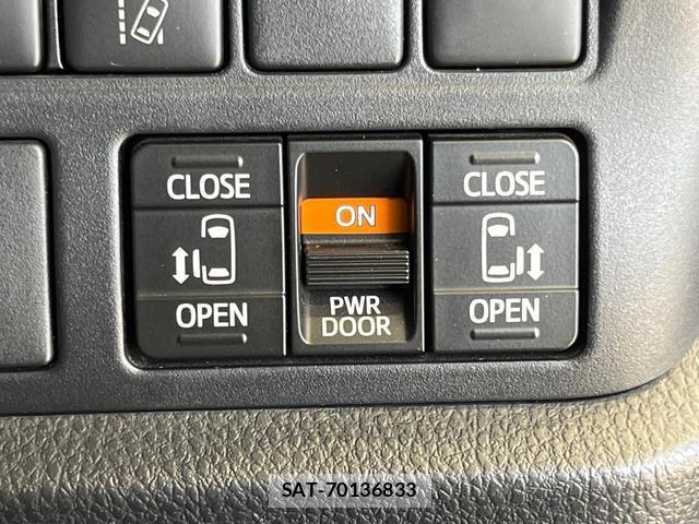 Toyota VOXY 2019-06 8652974-5