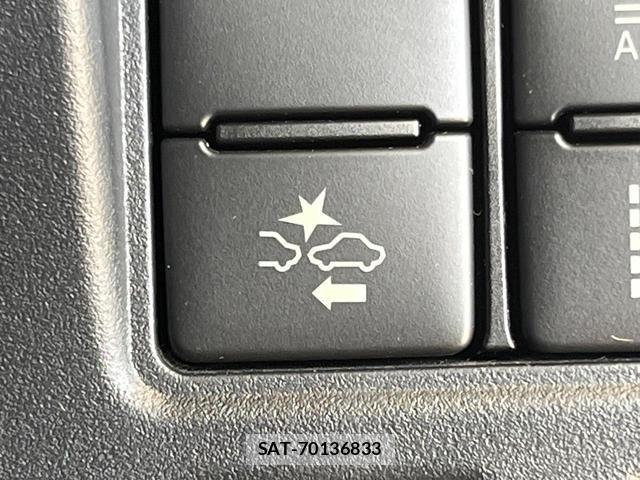 Toyota VOXY 2019-06 8652974-6