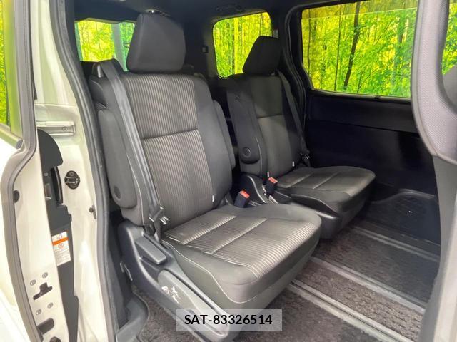 Toyota VOXY 2019-11 8652976-8