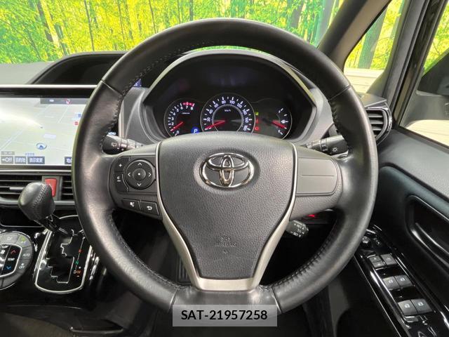 Toyota VOXY 2017-12 8652993-1