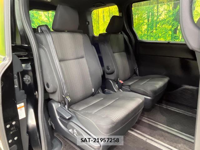 Toyota VOXY 2017-12 8652993-10