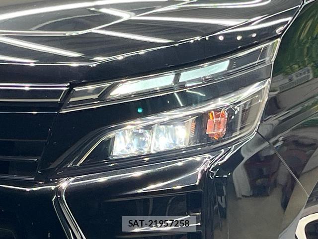 Toyota VOXY 2017-12 8652993-13