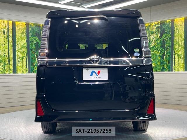 Toyota VOXY 2017-12 8652993-16