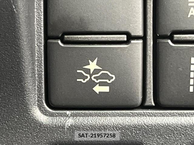 Toyota VOXY 2017-12 8652993-4