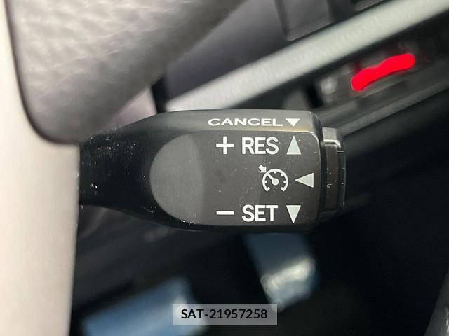Toyota VOXY 2017-12 8652993-5