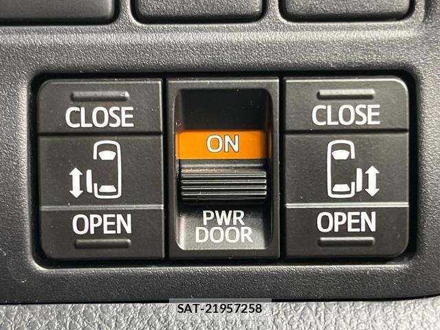Toyota VOXY 2017-12 8652993-6