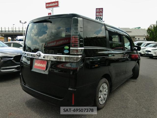 Toyota VOXY 2019-06 8653324-11