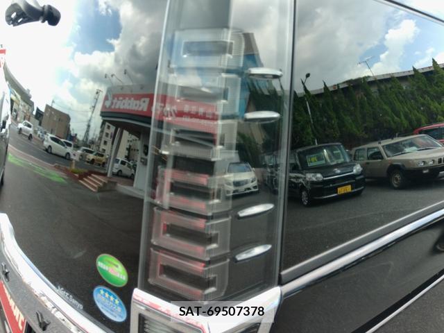 Toyota VOXY 2019-06 8653324-12
