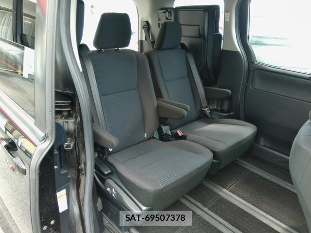 Toyota VOXY 2019-06 8653324-15