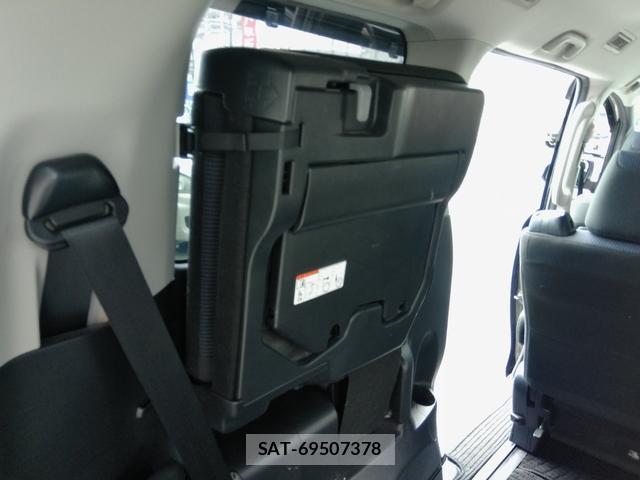 Toyota VOXY 2019-06 8653324-18