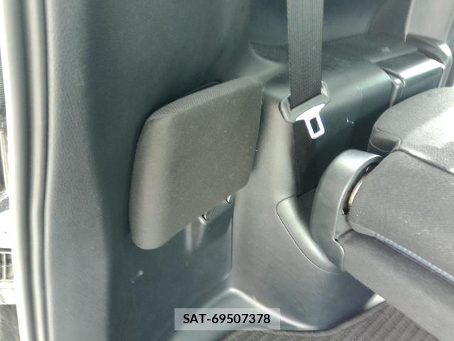 Toyota VOXY 2019-06 8653324-19