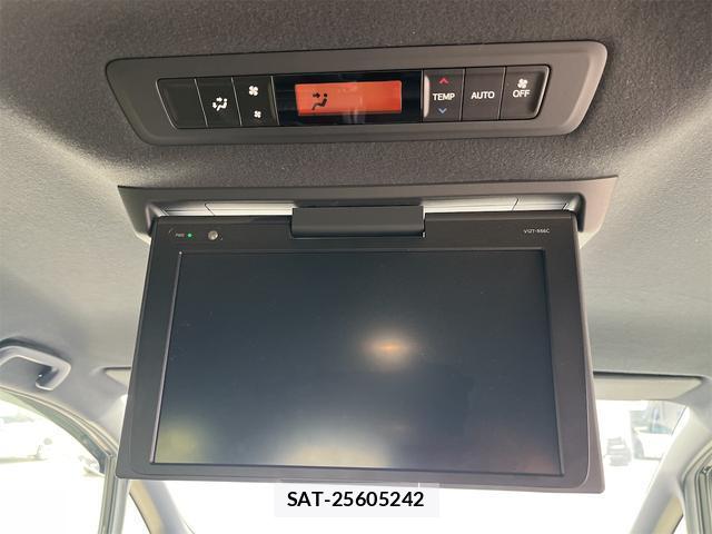 Toyota VOXY 2018-06 8653346-10