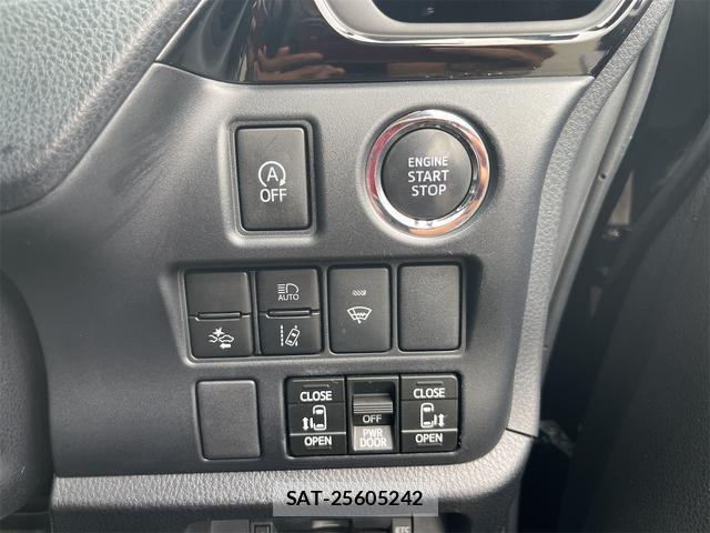 Toyota VOXY 2018-06 8653346-11