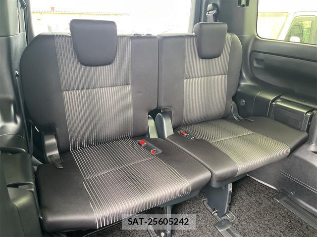Toyota VOXY 2018-06 8653346-13